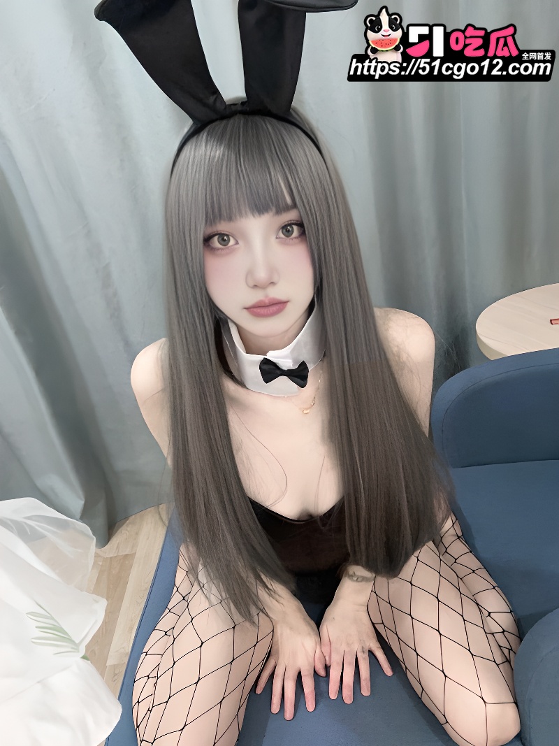极品福利姬 小瓜陆 自慰私拍 身着JK黑丝嫩穴骑乘异形假屌 美乳晃动娇喘销魂太骚了！