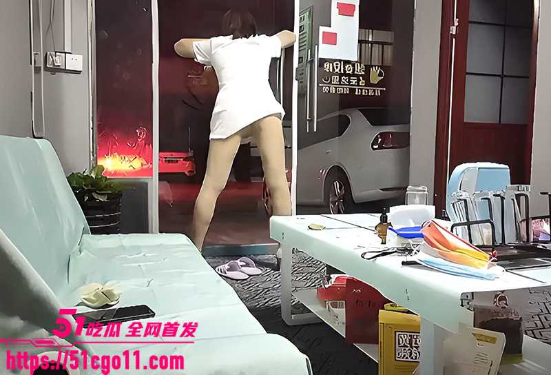 城中村按摩偷拍 带你见识各种花活 老板娘艳舞勾引过路客啪啪 女技师穴蹭肉棒打飞机
