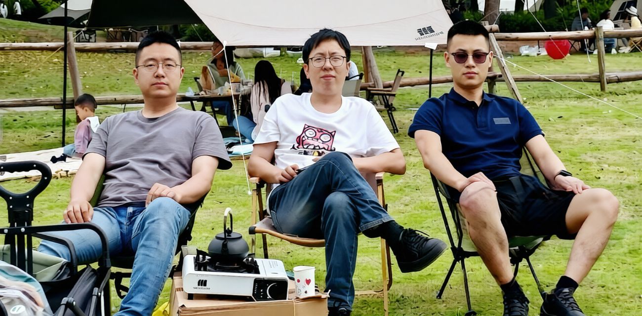 成都露营三兄弟大瓜 599团建聚众淫乱 被老婆发现举报 弃帅保车被全网刷屏！
