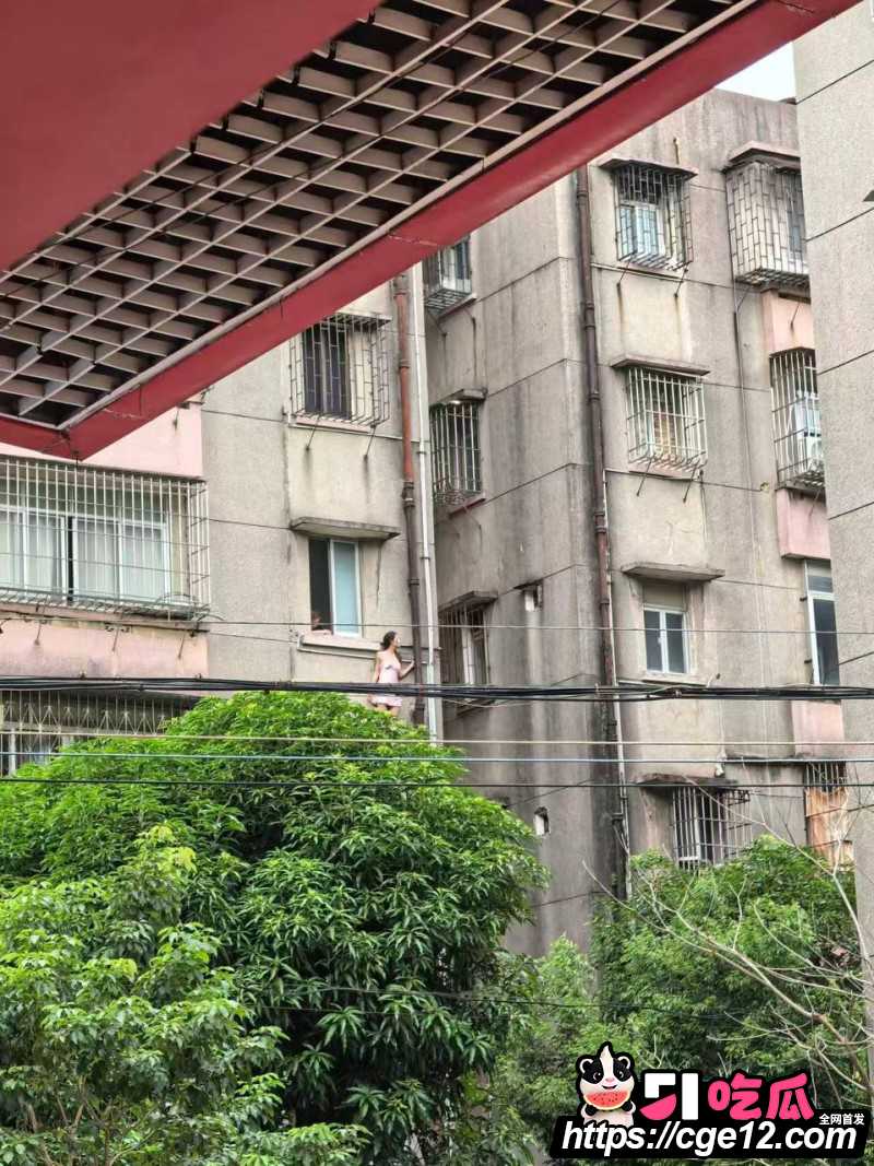广东江门新会北园新村卖淫女跳楼求真爱010