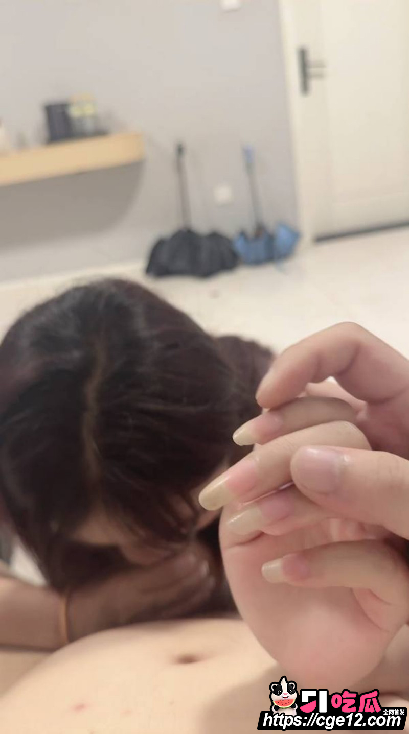 51原创乱伦姐弟情 出差约操青涩小妹后续 嫩穴红润饱满多汁 一碰就出水！