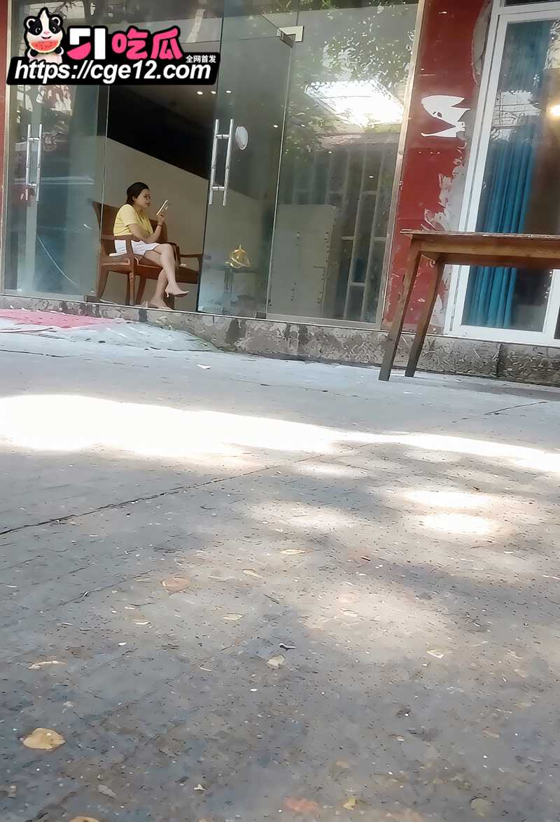 城中村嫖娼偷拍 一百五的小少妇玩出顶级体验感 肥臀毛穴温柔侍奉 各种姿势贼配合