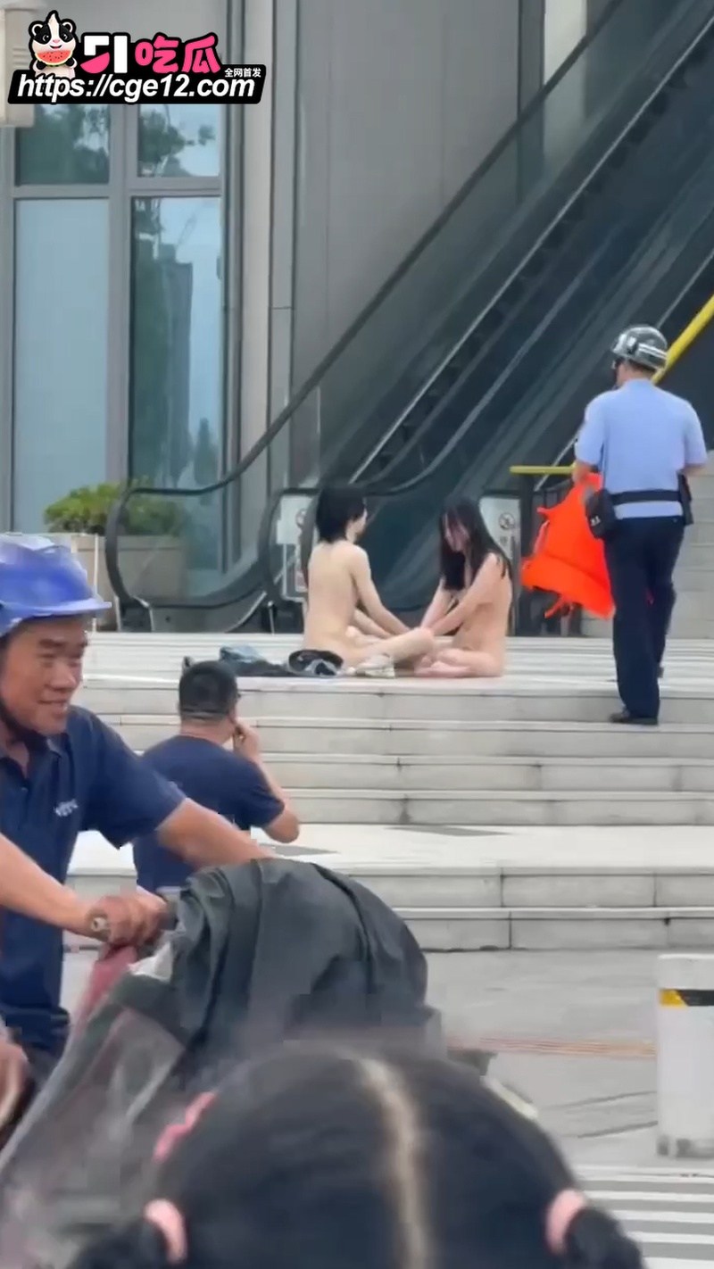 浙江宁波 一对男女在街头全裸炼心经 4