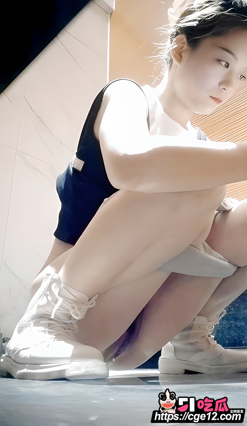 女厕偷拍美女放尿合集 2