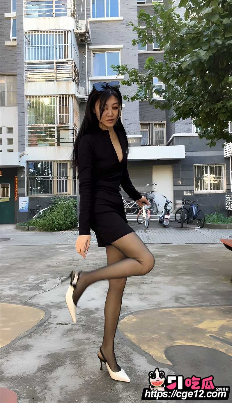 极品良家美少女 M属性极度强悍 穿黑丝被绳缚 抬腿喷尿发泄淫欲 妥妥的下贱母畜！