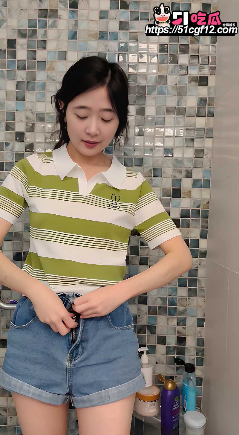 高颜值嫩妹 Cozykorean 福利私拍 浴室全裸湿身诱惑 白虎嫩穴假屌自慰 高潮表情诱人！