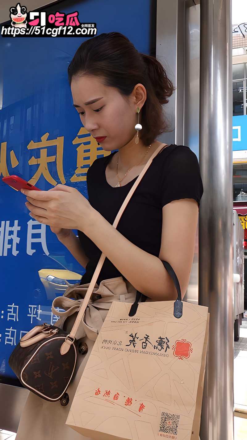 顶点大师 商场极限抄底视频 近距离拍摄 粉红蕾丝边爱心内裤 让人看得心潮澎湃