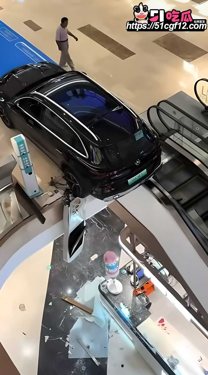 河北邯郸商场上演惊险一幕 4