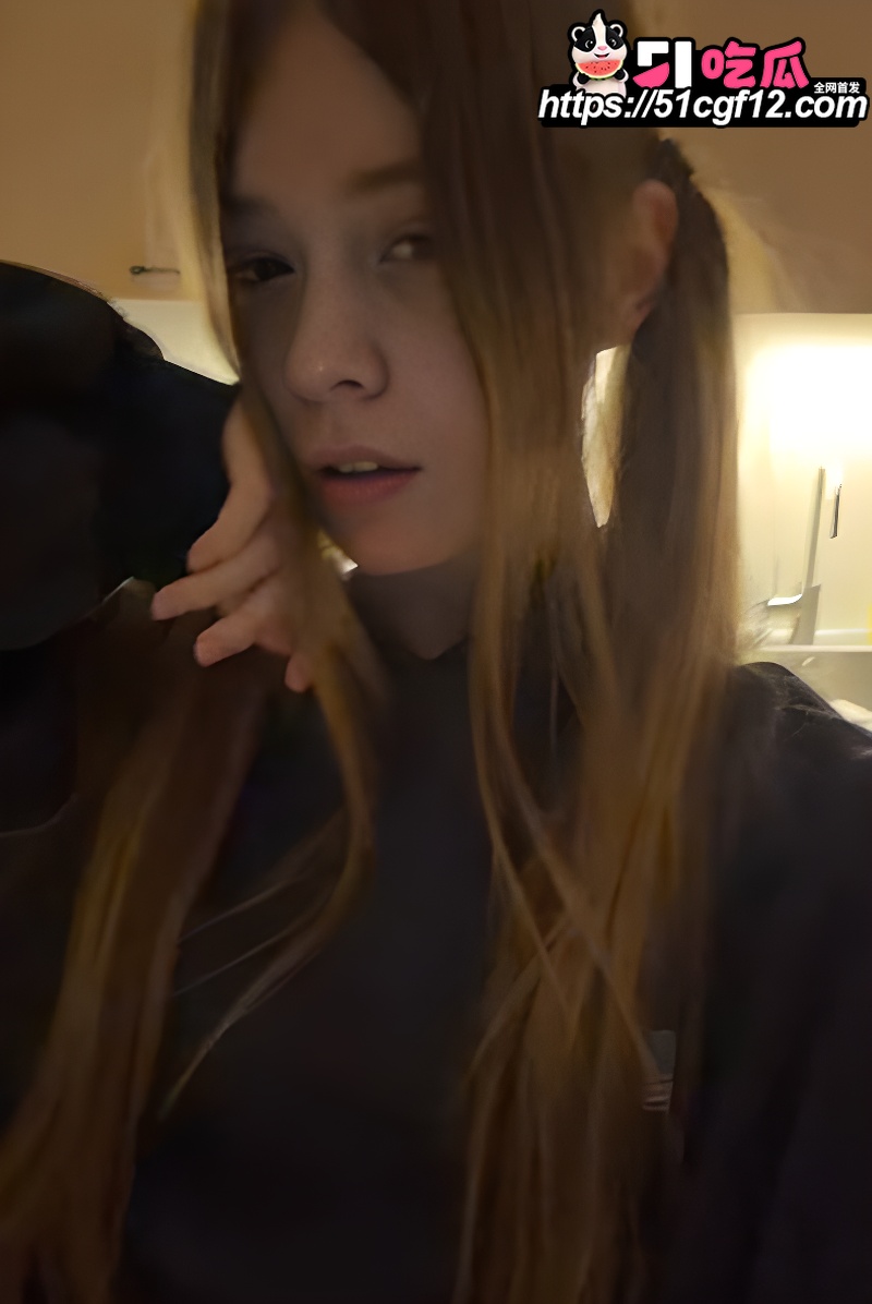 俄罗斯白虎嫩妹性爱私拍 无毛淫穴惨遭大长屌打桩 狂怼猛干惨叫不绝于耳