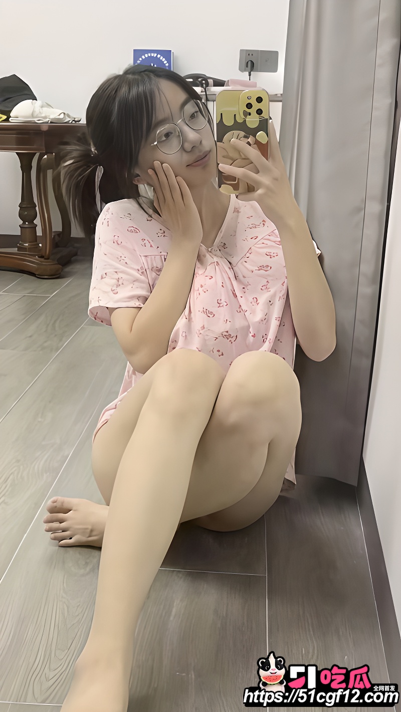高颜值眼镜妹 孔梦妍 自慰视频 手指疯狂玩弄嫩穴 眼神又纯又欲 骚得不行
