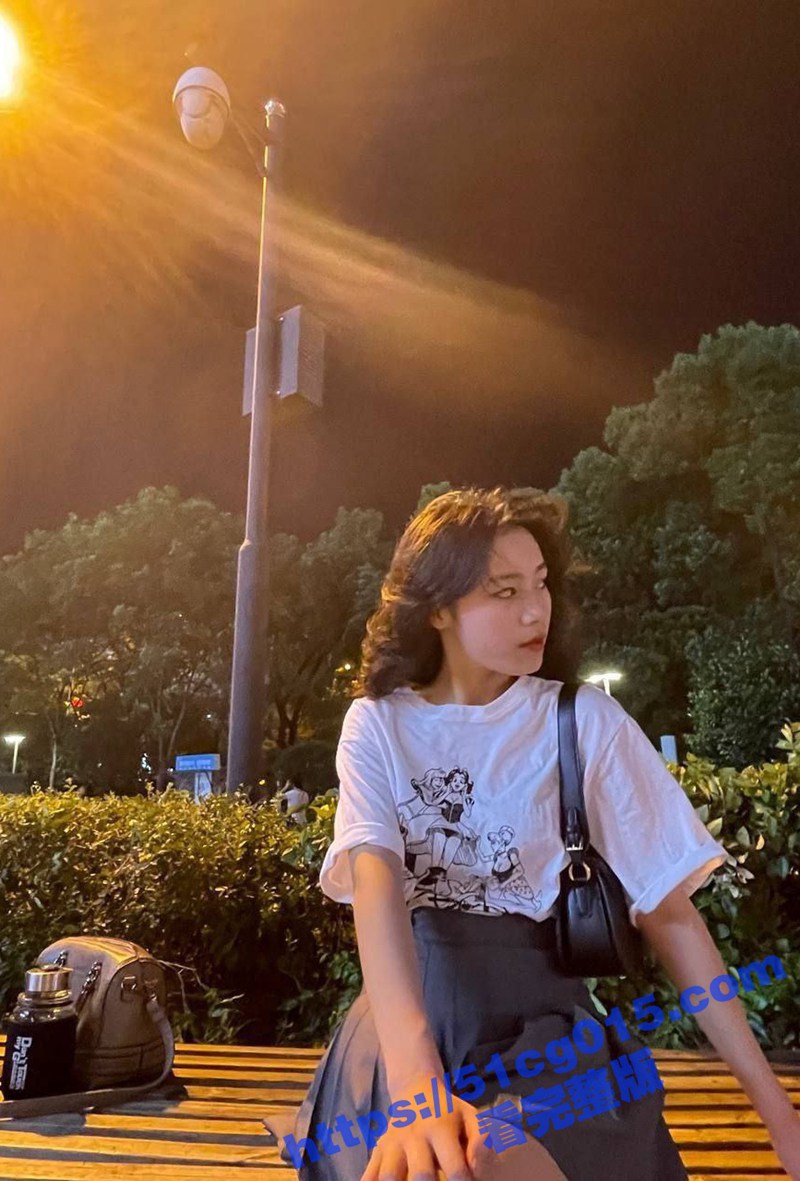 颜值天花板美女翻白眼相关图片