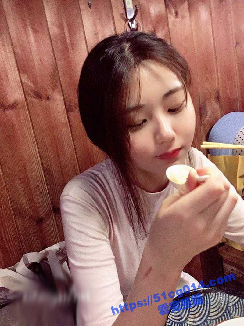 瓜友投稿 前女友 清纯美女反差婊 分手多年也忘不了 她Q弹的大肉臀馒头逼！
