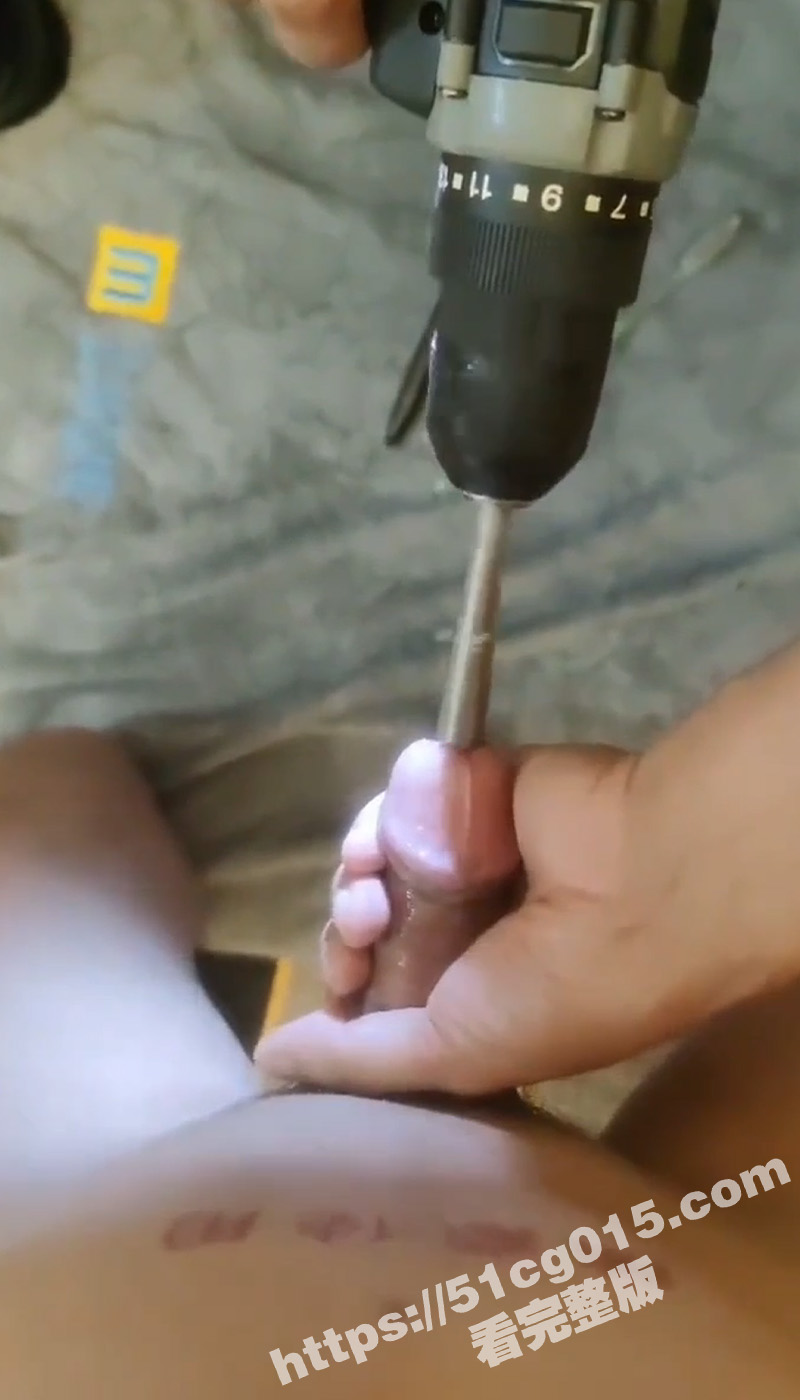 变态猎奇自虐视频合集！电钻钻马眼 火烧鸡巴 钉子钉鸡巴 都是狠人能将 自虐达人