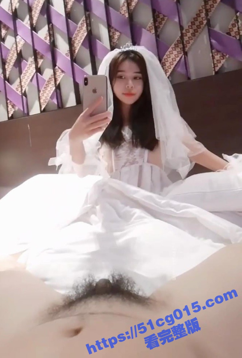 新婚少妇穿上情趣婚纱酒店偷情 性感尤物鸳鸯浴水中做爱诱惑拉满 太刺激了这你顶得住？