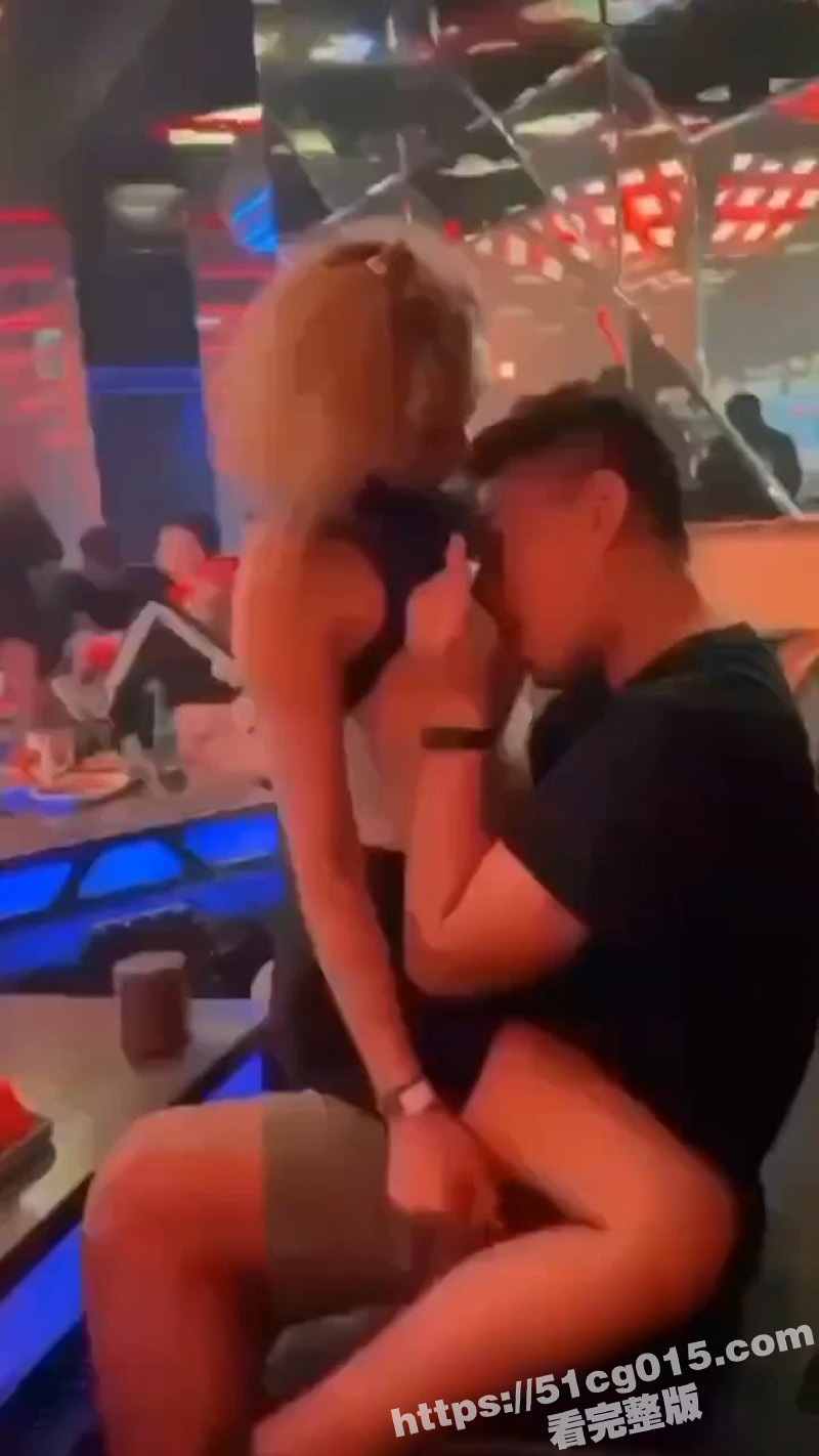 极品美女真空穿吊带短相关图片
