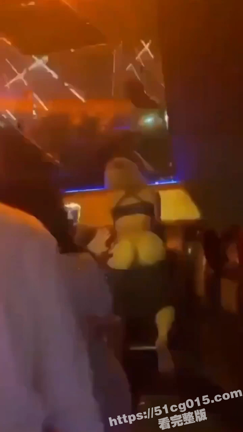 极品美女真空穿吊带短相关图片