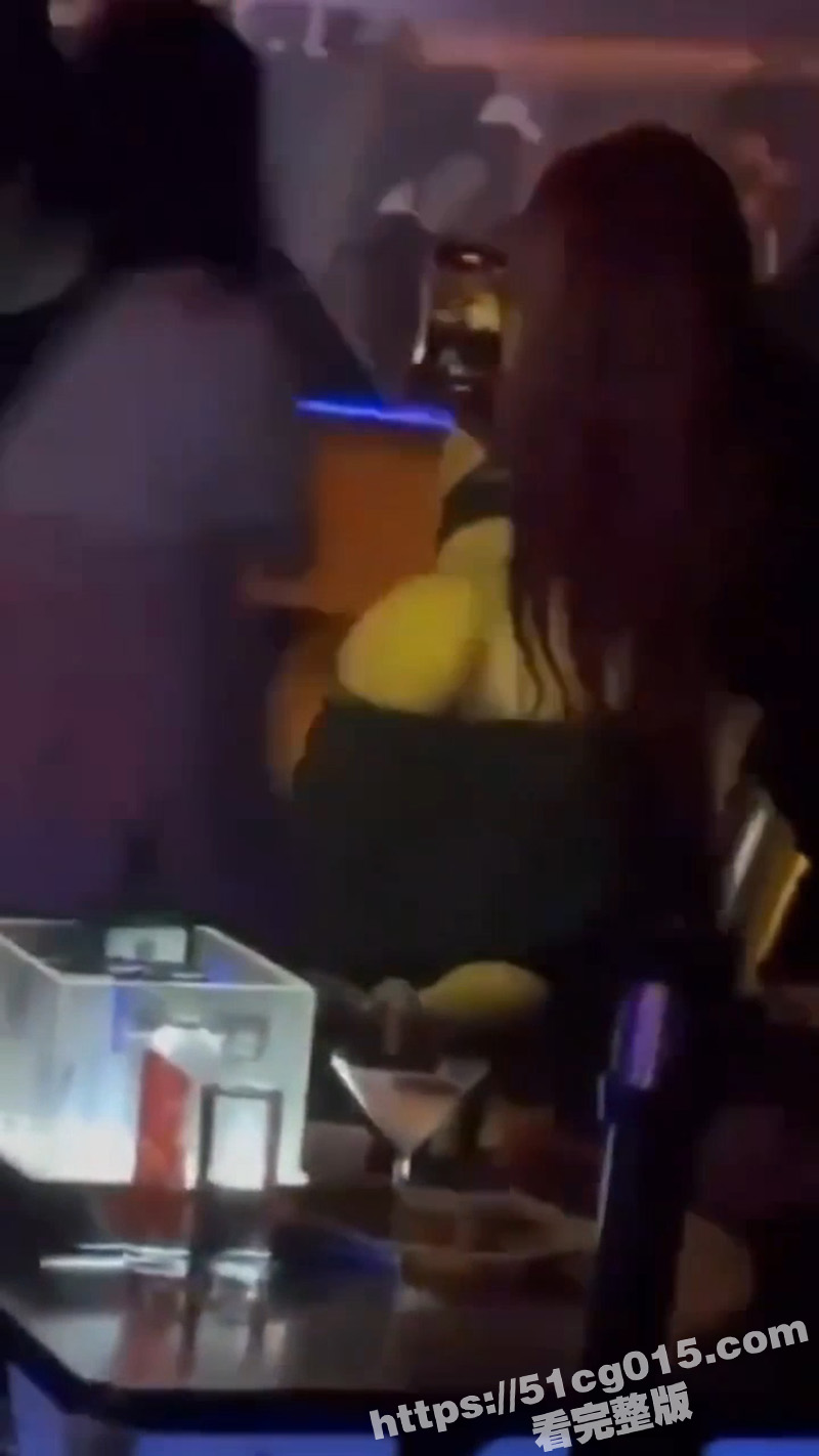 极品美女真空穿吊带短相关图片