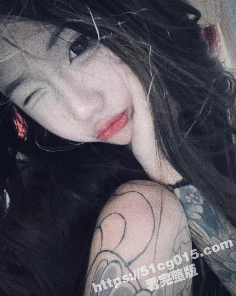 最爱精神小妹儿！湖南精神小妹八字大奶深藏不漏 年纪不大阴毛却异常茂盛 逼逼也是黑得一塌糊涂