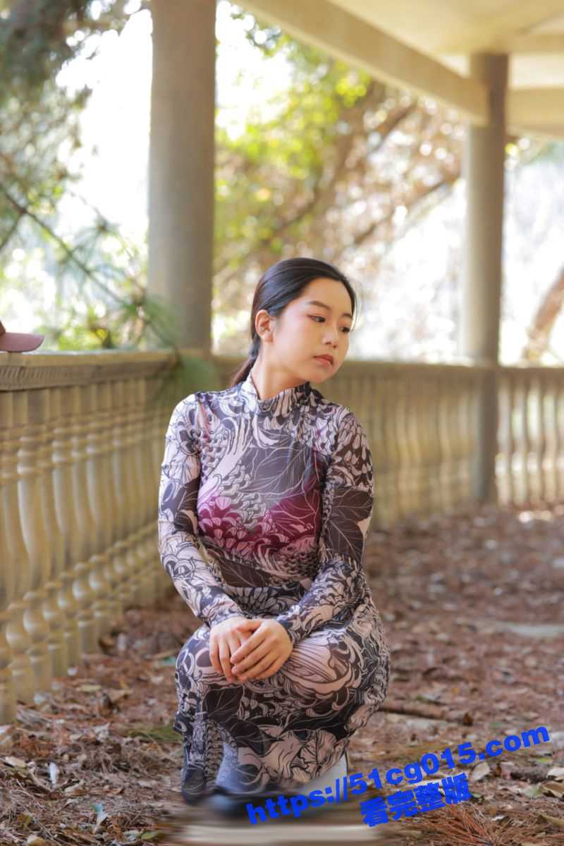 国模裸拍 气质御姐 凰宫燕舞 户外露出裸拍 绝顶身材配上旗袍小肚兜 把身材凸出的淋漓尽致！