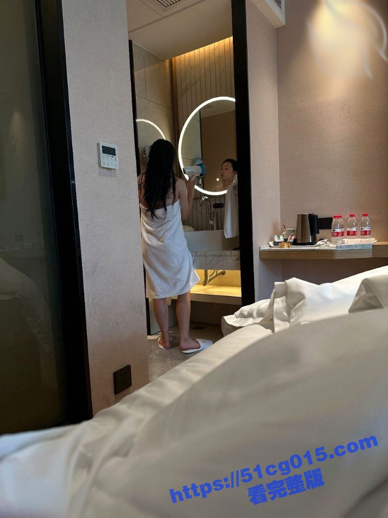 海角大神 泡良达人熊先生 与朋友互换的性奴女炮友 在床上仍人摆布 主动口交挨爆操！