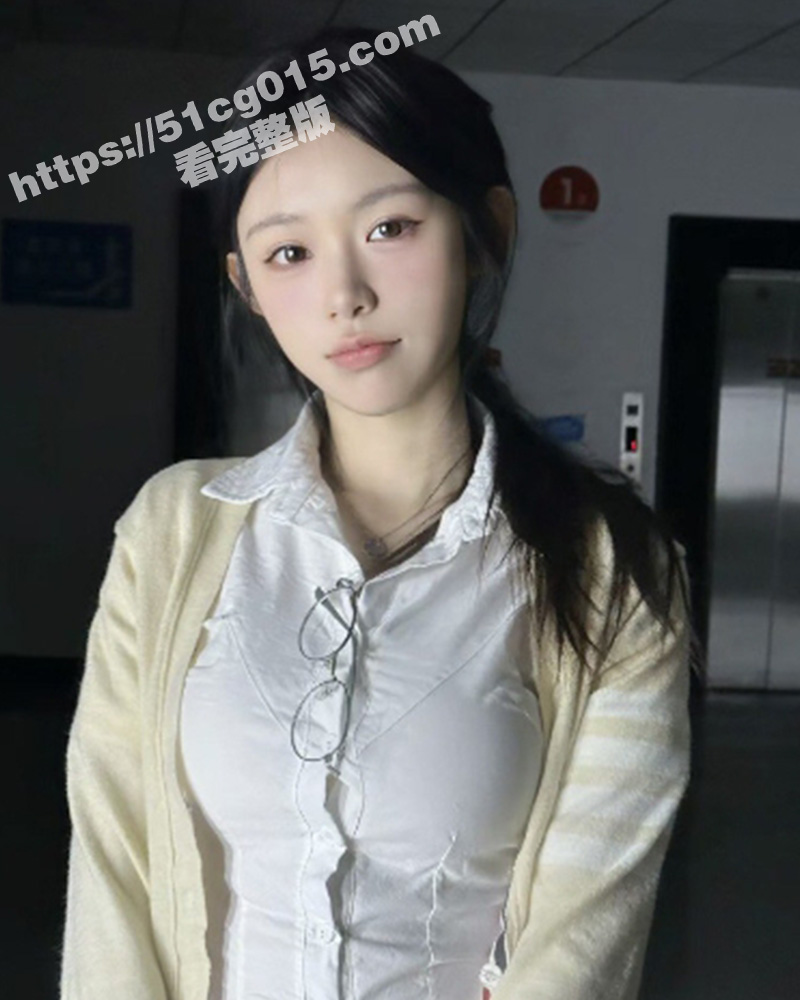 瓜友投稿！约炮广州大学极品长腿颜值美女 美女自己把身子洗干净后用白虎肥鲍夹鸡榨精 爽得一批