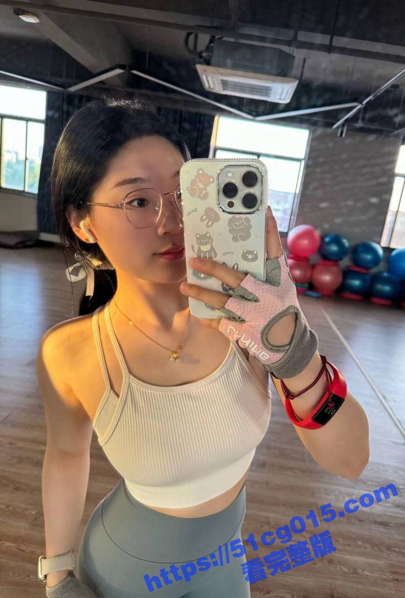 最骚的眼镜婊来了！扬相关图片