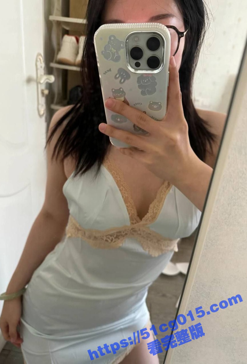 最骚的眼镜婊来了！扬相关图片