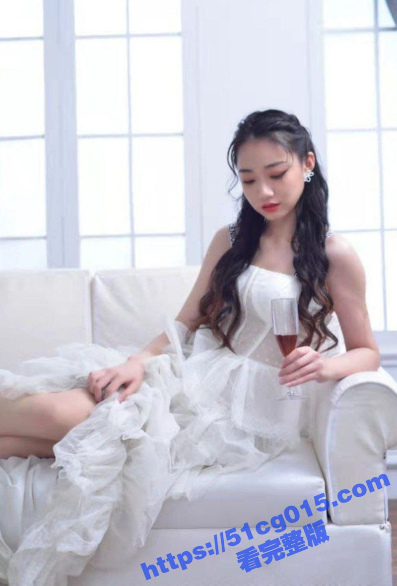女大毕业入职保险销售 为了拿下全校师生保险 给老师免费随便操 原来销冠是这样来的！