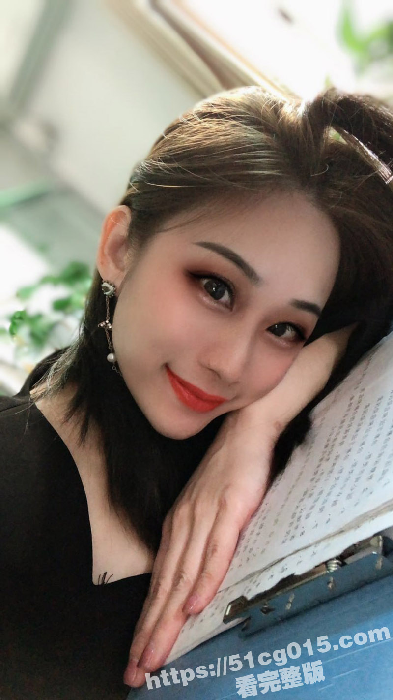 已婚美女会计和中年老板 背着老公整天在公司偷情 私密视频被下属发现曝光