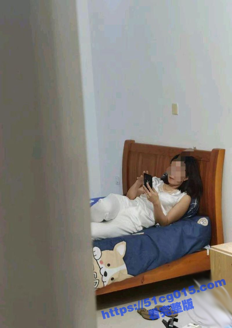 逆天！真实乱伦 亲儿子操自己53岁亲妈 还用玩具调教 不小心干到怀孕！