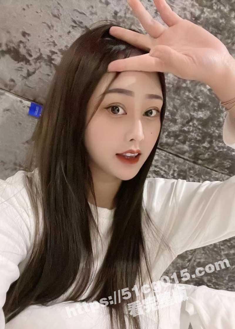 小伙重金约炮兼职美女相关图片