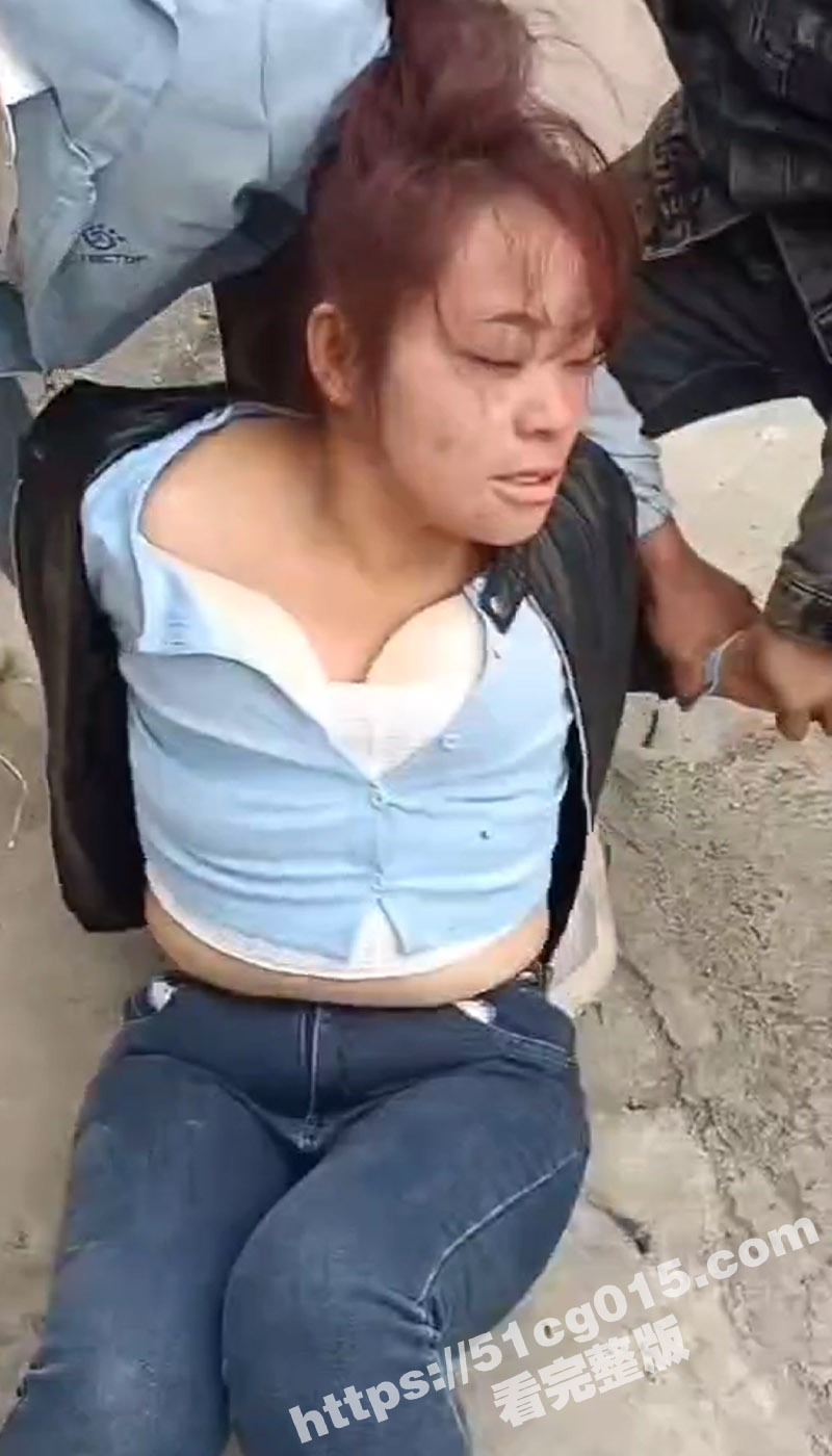 暴力的捉奸现场！奸夫相关图片