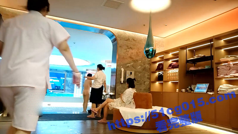 偷拍大神潜入河北石家庄金马洗浴汗蒸会所带着手机在女助浴区四处游走！