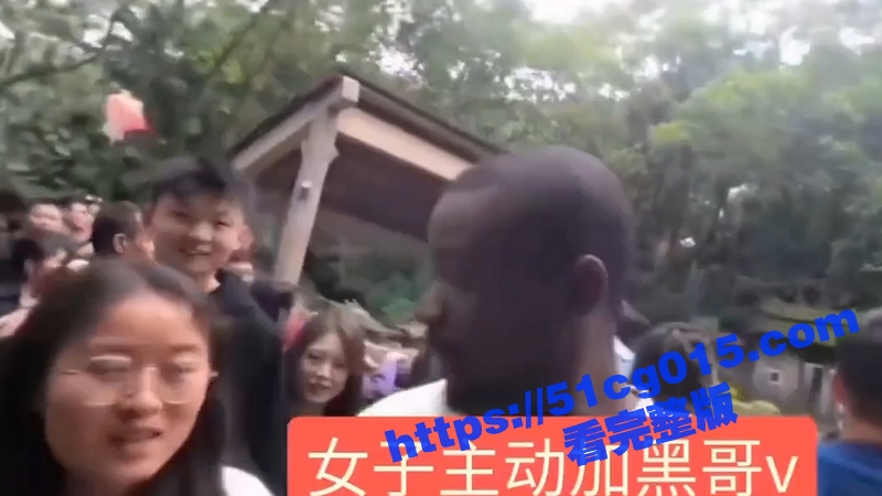 女子主动加黑人小哥的微信 事后路都走不动了！这就是想尝试大黑吊下场！