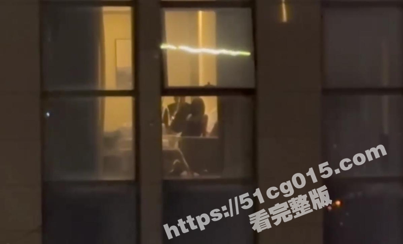 偷拍酒店做爱不拉窗帘相关图片