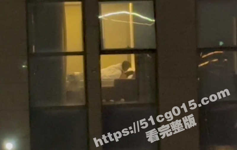 偷拍酒店做爱不拉窗帘相关图片