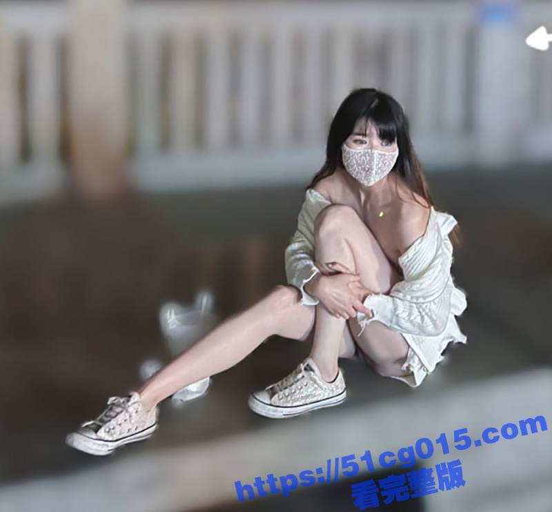 推特极品网黄女神小喵呜 喜欢露出3p和群p的极品身材骚货 最新私拍流出 这屁股好圆啊