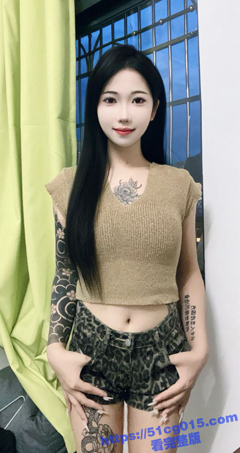 快手主播高冷小美 身材纤细极品 直播时撩裙子抽烟展示身材 本想钓大哥结果被关禁闭