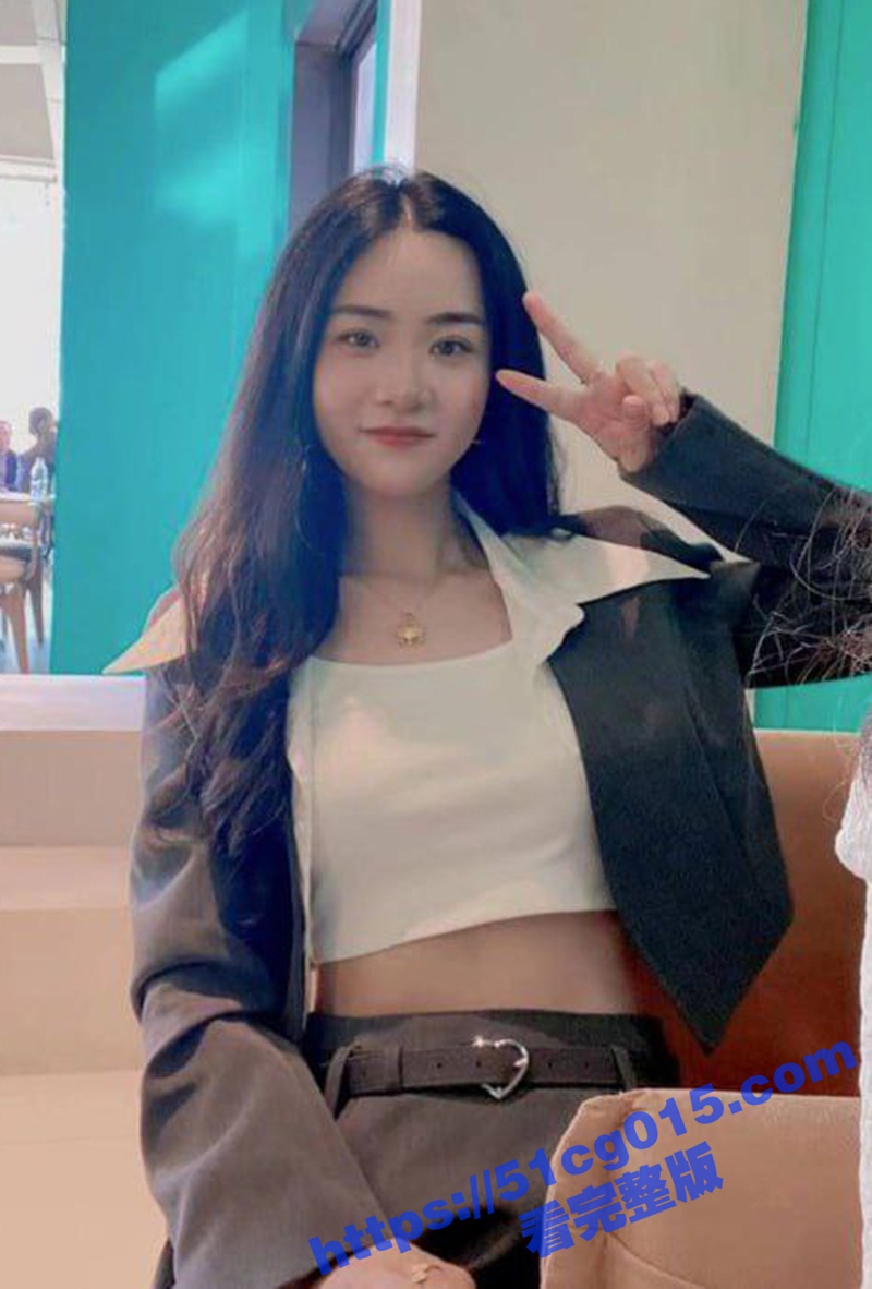 姐弟乱伦 初为人妻的表姐太有女人味 约饭约到酒店爆操表姐的骚屁股 还提出想玩3P！