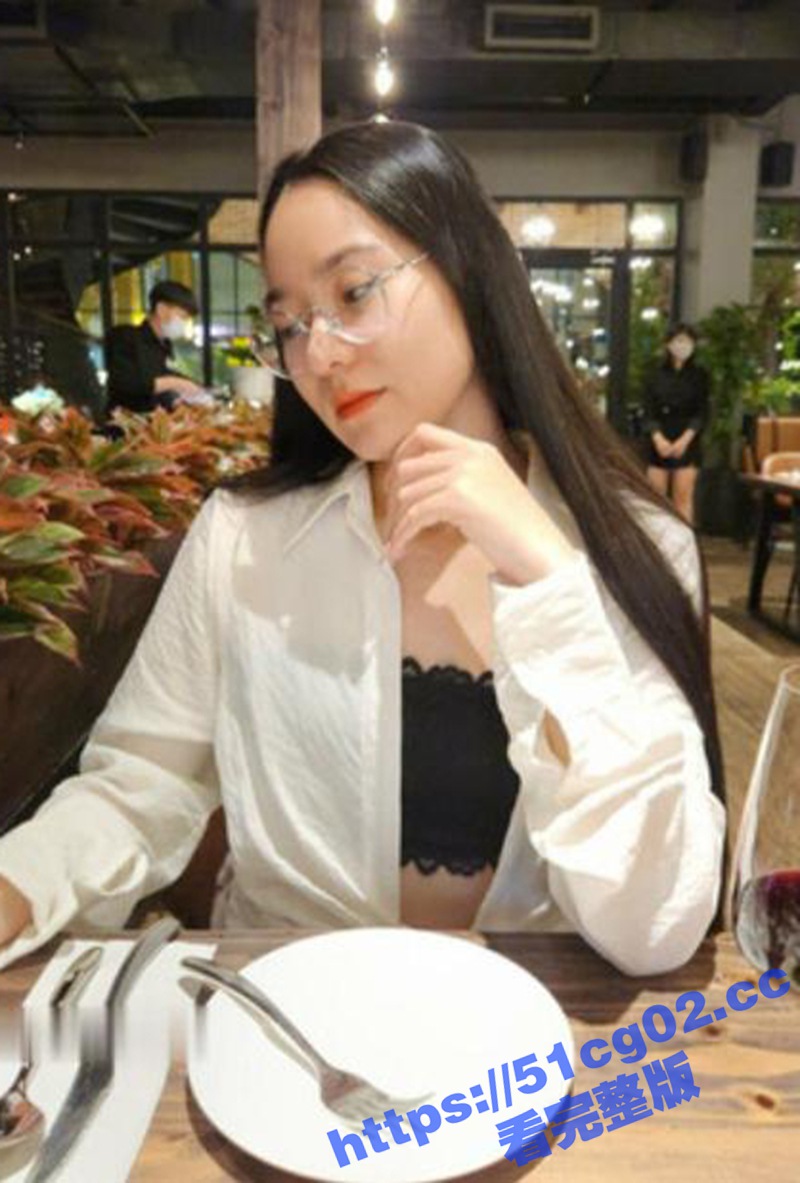 露脸才是王道 香港苗条眼镜御姐melyll私拍 与男友家中性爱自拍啪啪 无套骑乘叫的骚！