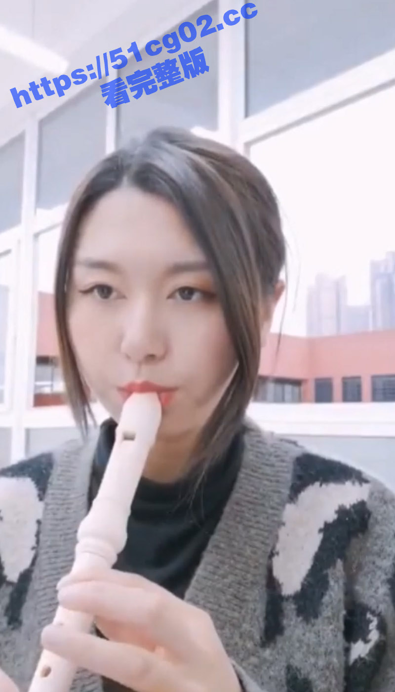 百度云泄密流出云南大奶少妇 刘安琪 和老公的不雅自拍视频 少妇不仅笛子吹得好 吹箫更是炉火纯青