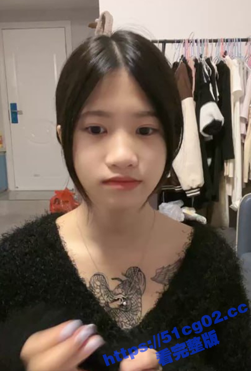 满身纹身小姐姐 周末和黄毛直播操逼 主动吮吸长屌 骑乘位深插 第一视角后入蜜桃臀！