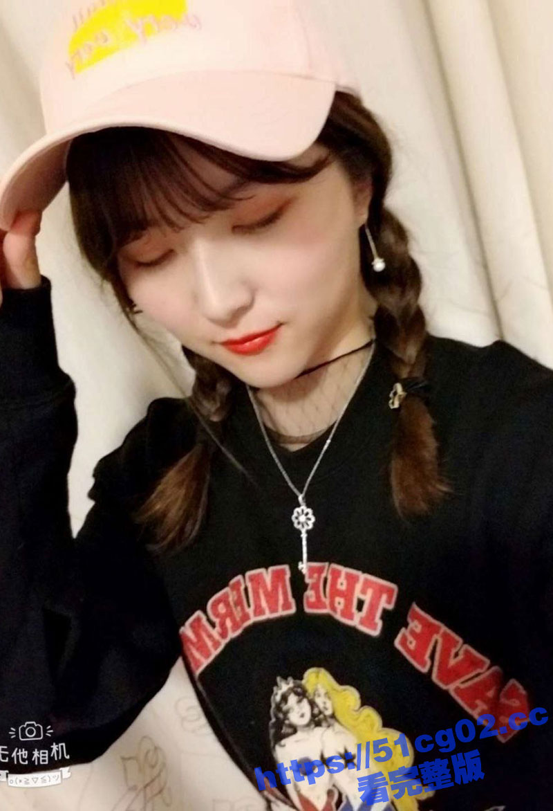深圳清纯反差婊 郑蕊琦 青春靓丽外表下其实是主人调教的母狗！被主人将胡萝卜塞入骚穴内调教！