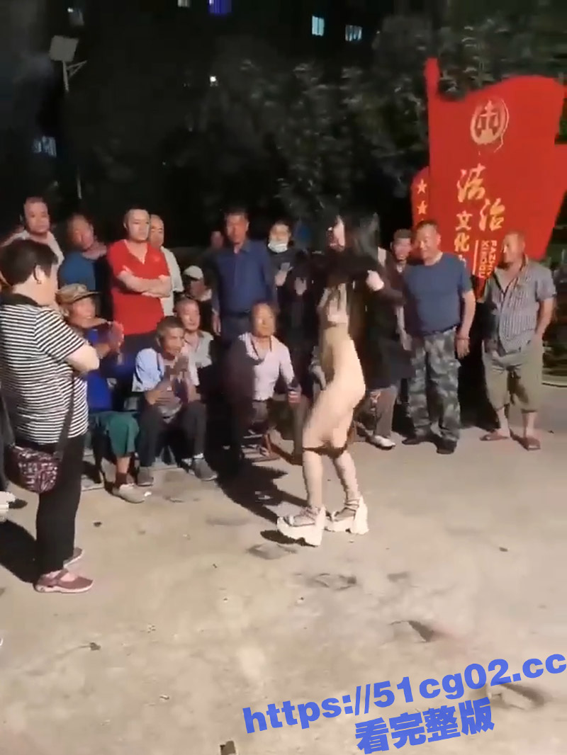 性感少女回村 给农村相关图片
