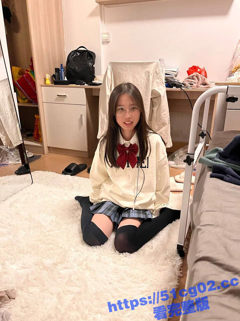 主人的小狗日记 快来领取您的性感小狗吧 穿着JK的纤细萝莉 好像舔舔主人给主人深喉呢