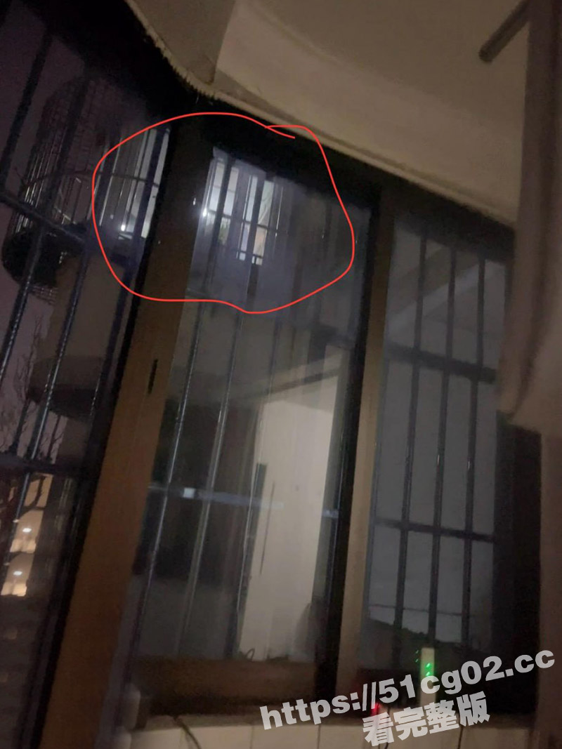 在阳台操邻居人妻 她相关图片