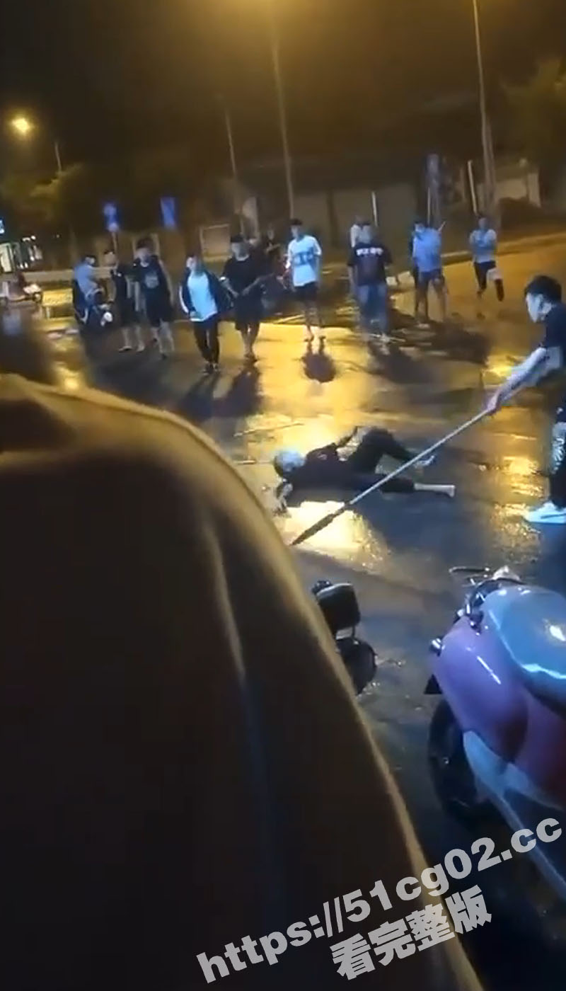 广西桂林两帮精神小伙相关图片