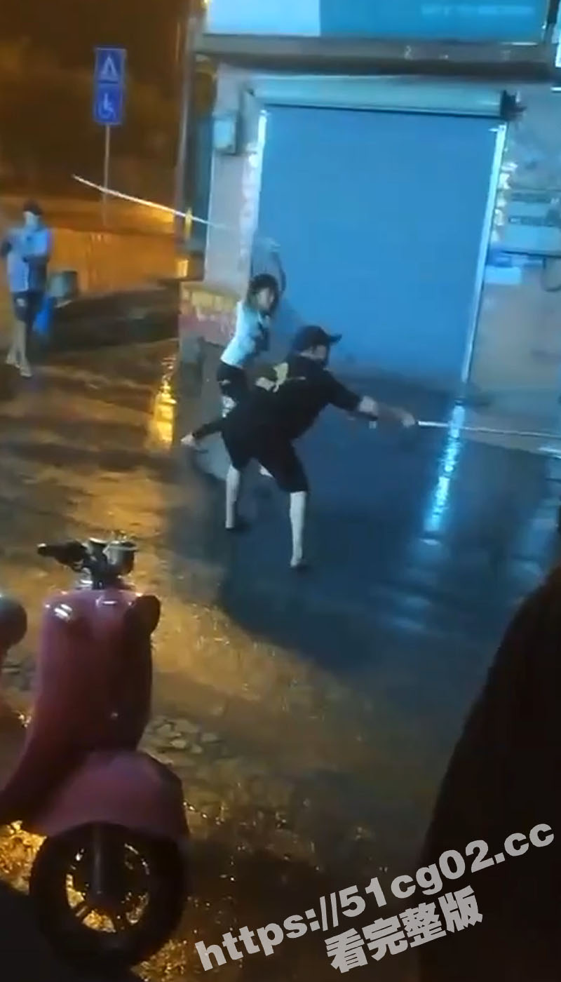 广西桂林两帮精神小伙相关图片