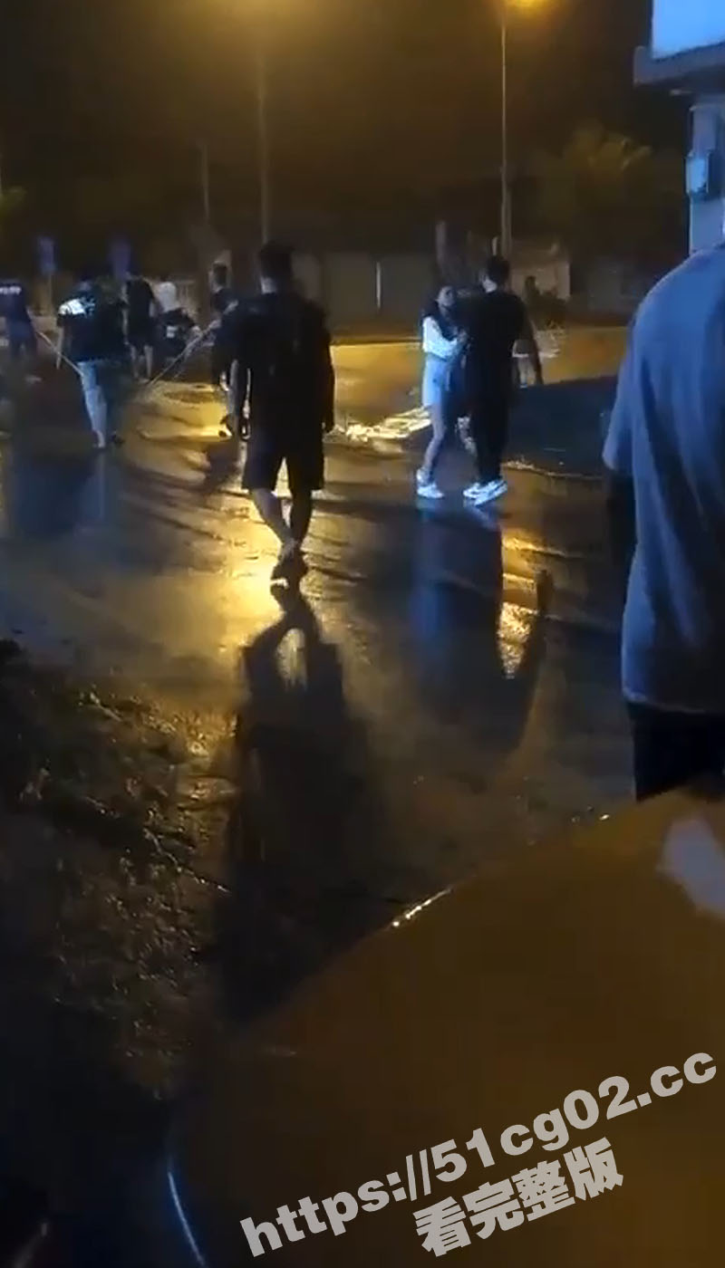 广西桂林两帮精神小伙相关图片