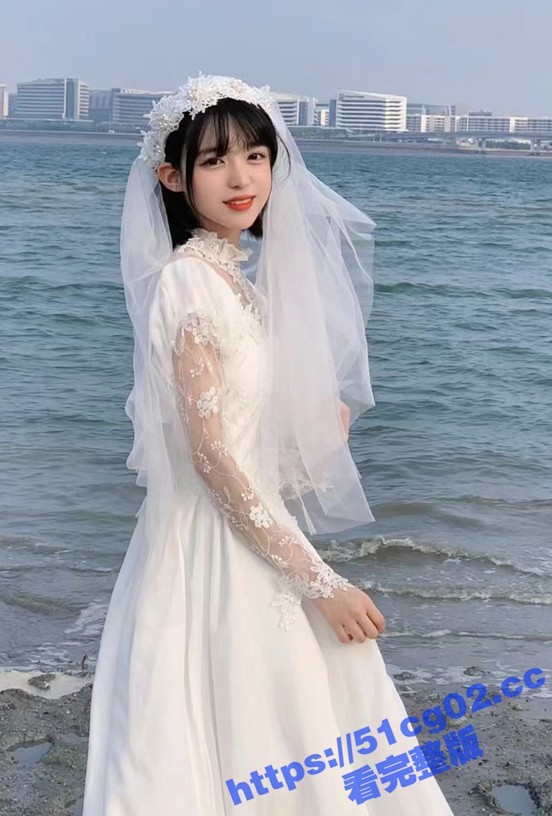 白色蕾丝婚纱下的淫荡相关图片